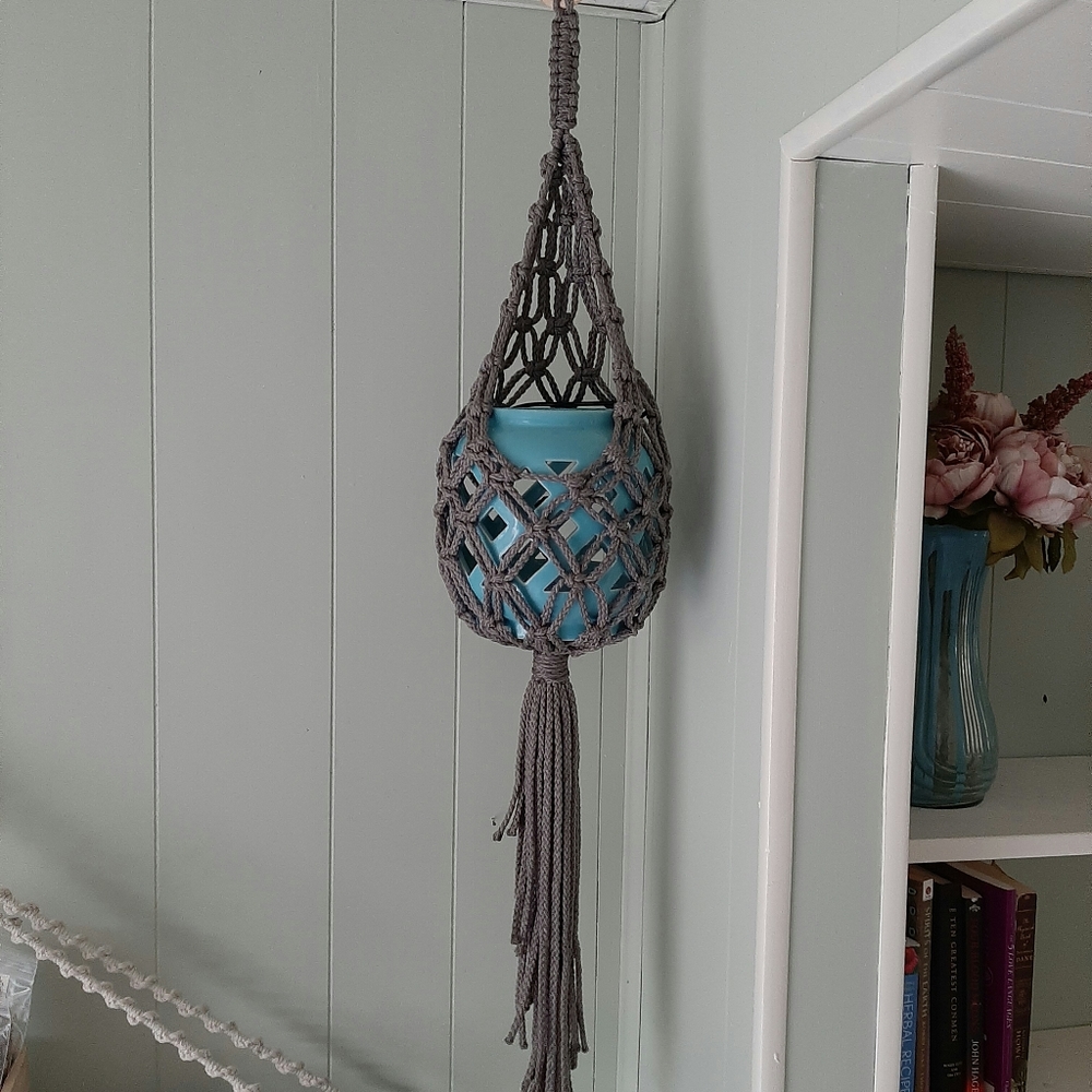 Plant hanger